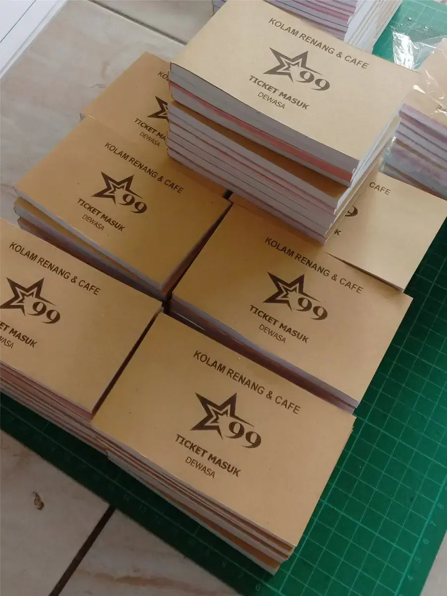 Desain dan cetak karcis kolam renang