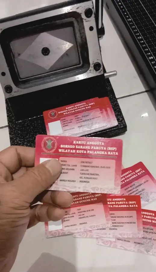 Cetak kartu nama bisnis premium