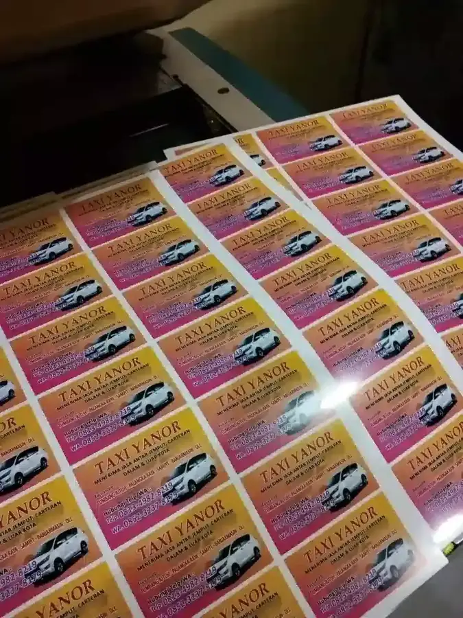 Kartu nama full color dengan finishing rapi