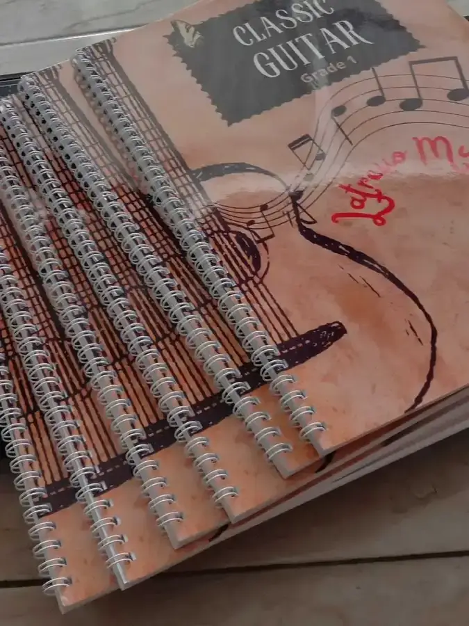 Jilid spiral kawat untuk buku kursus musik dan laporan