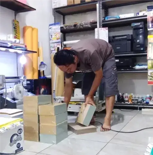 Galeri pengerjaan percetakan Yh'rez Grafika